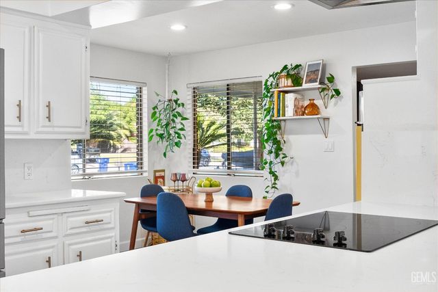 6711 Columbia Lane, Bakersfield, CA 93309