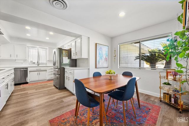 6711 Columbia Lane, Bakersfield, CA 93309