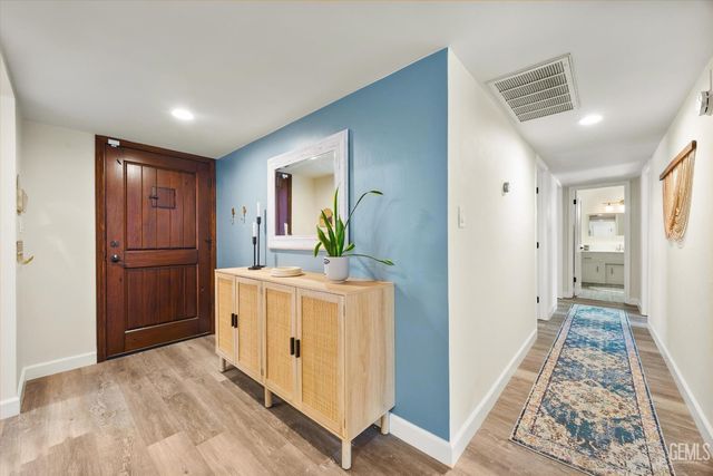 6711 Columbia Lane, Bakersfield, CA 93309