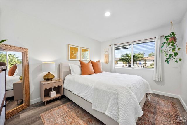 6711 Columbia Lane, Bakersfield, CA 93309