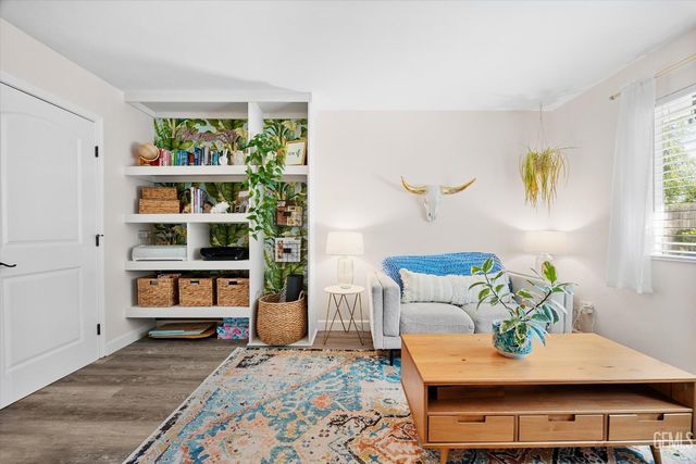 6711 Columbia Lane, Bakersfield, CA 93309