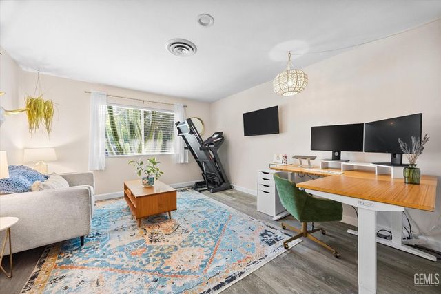 6711 Columbia Lane, Bakersfield, CA 93309