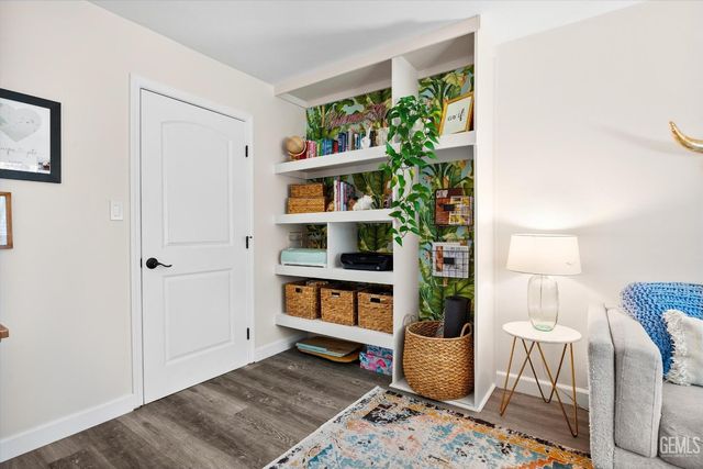 6711 Columbia Lane, Bakersfield, CA 93309