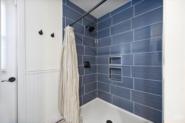 6711 Columbia Lane, Bakersfield, CA 93309