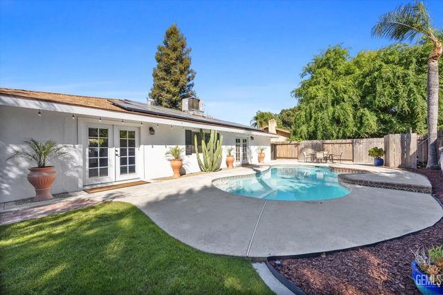 6711 Columbia Lane, Bakersfield, CA 93309