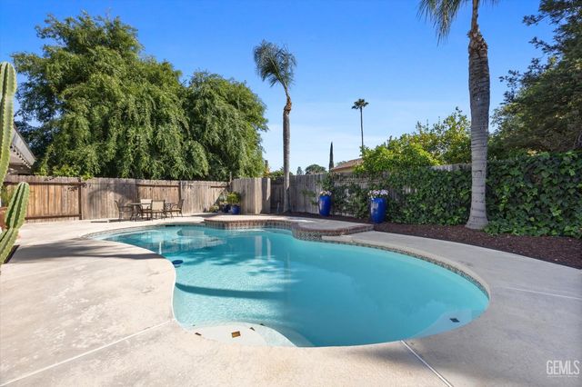 6711 Columbia Lane, Bakersfield, CA 93309