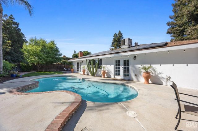 6711 Columbia Lane, Bakersfield, CA 93309