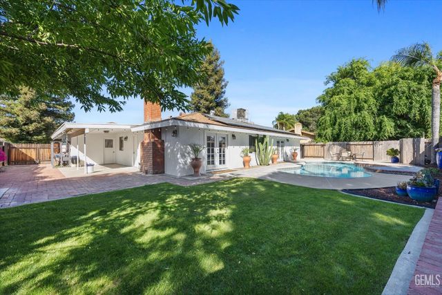 6711 Columbia Lane, Bakersfield, CA 93309