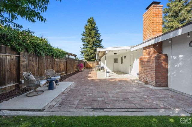 6711 Columbia Lane, Bakersfield, CA 93309