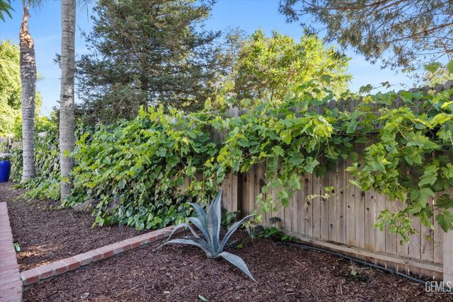 6711 Columbia Lane, Bakersfield, CA 93309