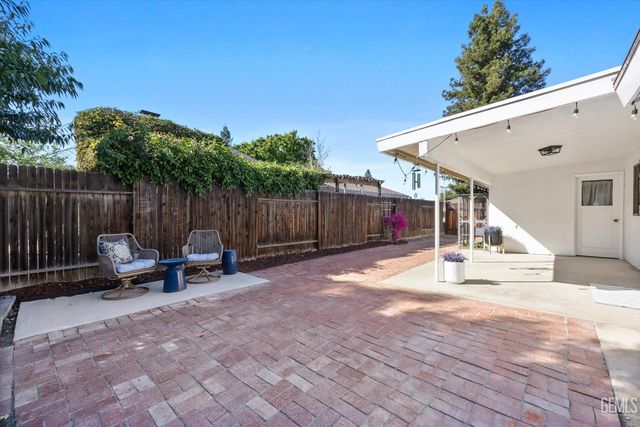 6711 Columbia Lane, Bakersfield, CA 93309