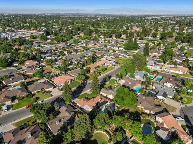 6711 Columbia Lane, Bakersfield, CA 93309