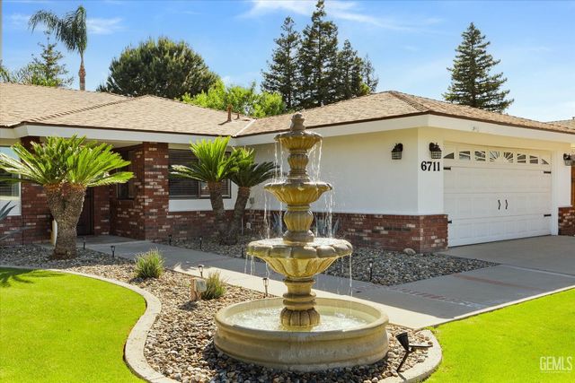 6711 Columbia Lane, Bakersfield, CA 93309