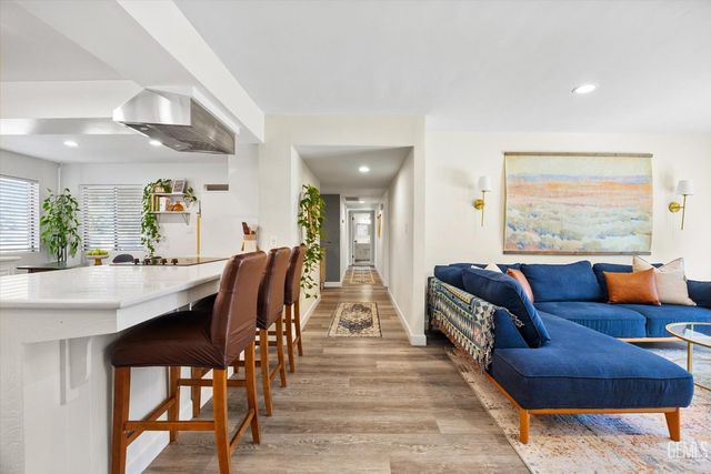 6711 Columbia Lane, Bakersfield, CA 93309