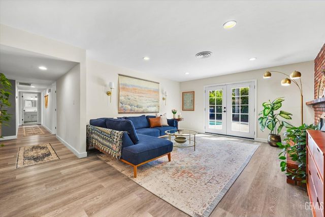 6711 Columbia Lane, Bakersfield, CA 93309