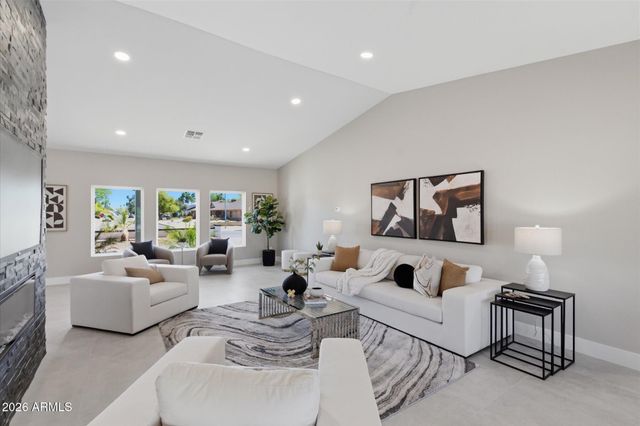 16424 N 44th Street, Phoenix, AZ 85032