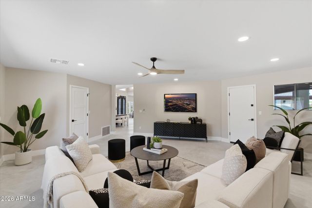 16424 N 44th Street, Phoenix, AZ 85032