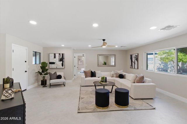 16424 N 44th Street, Phoenix, AZ 85032