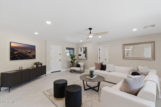 16424 N 44th Street, Phoenix, AZ 85032