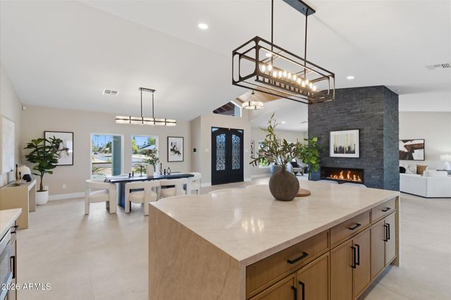 16424 N 44th Street, Phoenix, AZ 85032