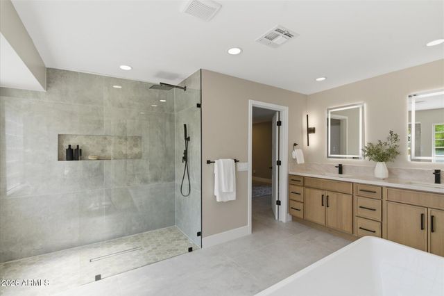 16424 N 44th Street, Phoenix, AZ 85032