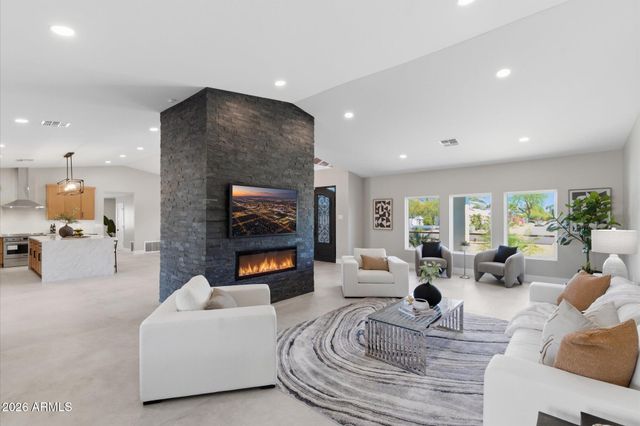 16424 N 44th Street, Phoenix, AZ 85032