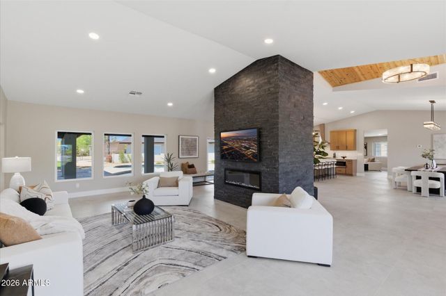 16424 N 44th Street, Phoenix, AZ 85032