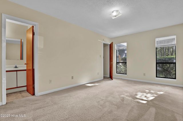 104 Holly Tree Lane, Hampstead, NC 28443