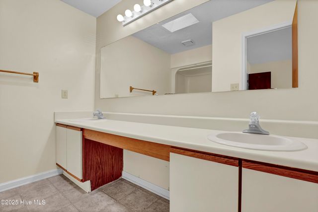 104 Holly Tree Lane, Hampstead, NC 28443