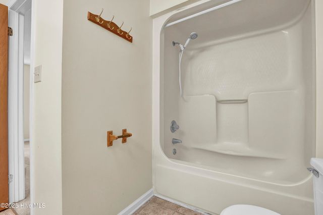 104 Holly Tree Lane, Hampstead, NC 28443