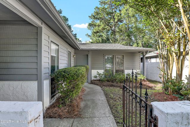 104 Holly Tree Lane, Hampstead, NC 28443