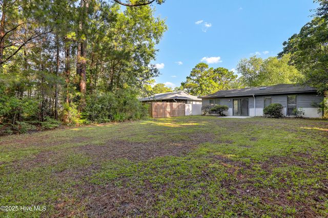 104 Holly Tree Lane, Hampstead, NC 28443