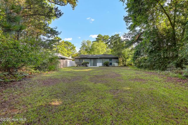 104 Holly Tree Lane, Hampstead, NC 28443