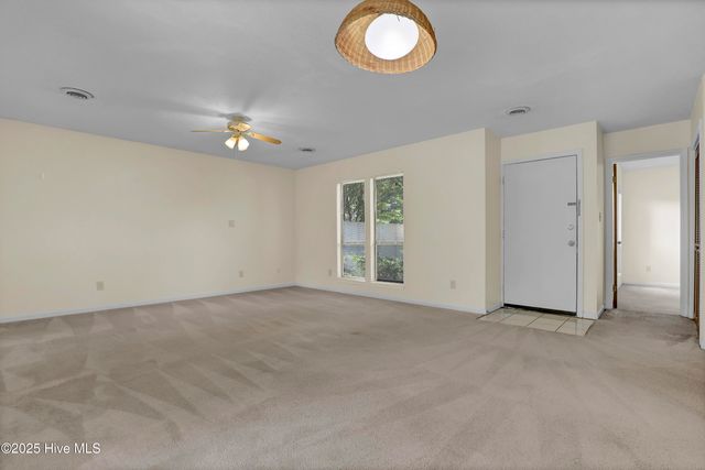 104 Holly Tree Lane, Hampstead, NC 28443