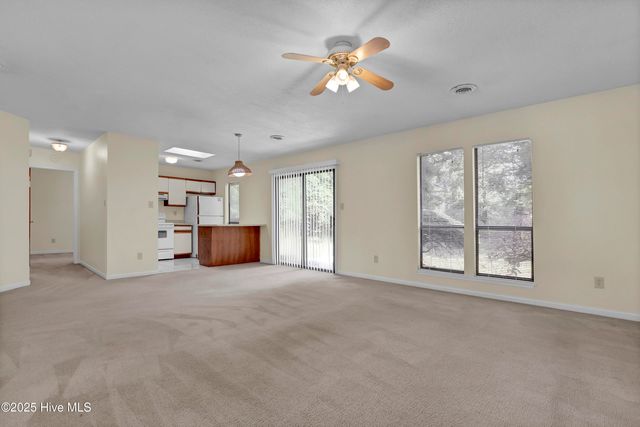 104 Holly Tree Lane, Hampstead, NC 28443