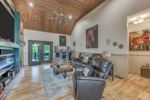 469 Grovemont Place, Piney Flats, TN 37686