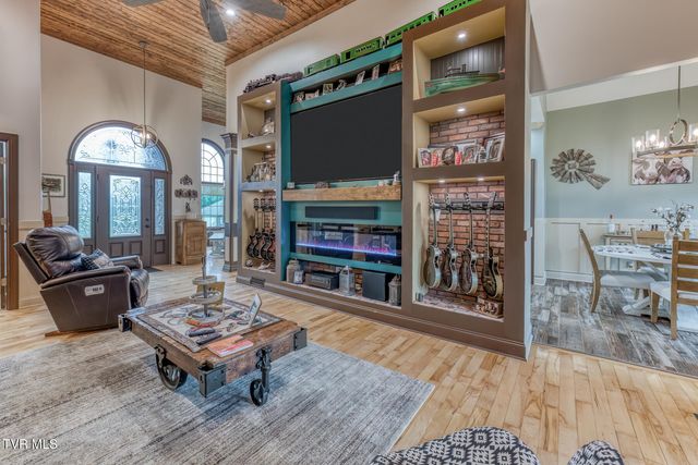 469 Grovemont Place, Piney Flats, TN 37686
