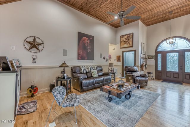 469 Grovemont Place, Piney Flats, TN 37686
