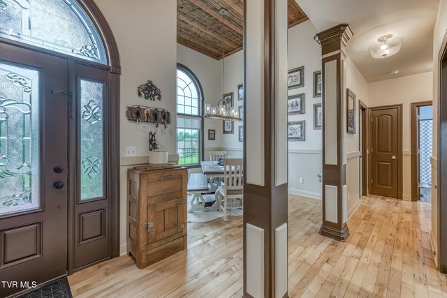 469 Grovemont Place, Piney Flats, TN 37686
