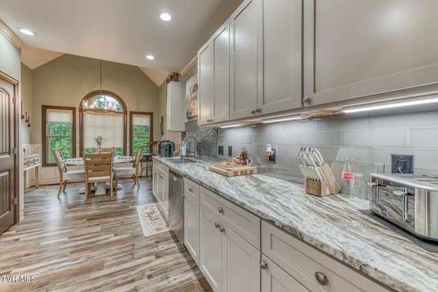 469 Grovemont Place, Piney Flats, TN 37686
