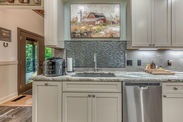 469 Grovemont Place, Piney Flats, TN 37686