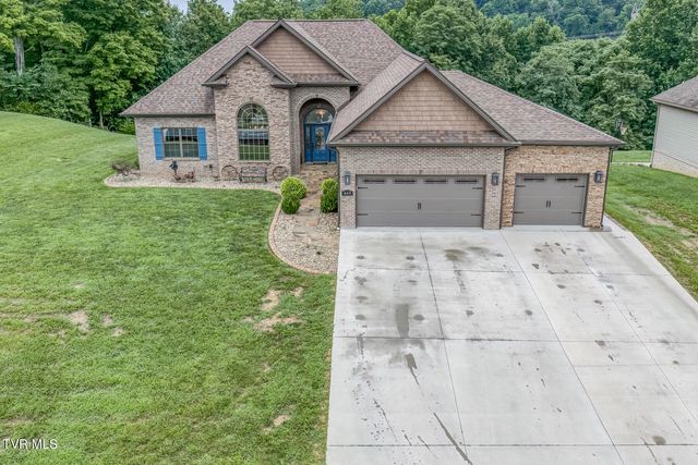 469 Grovemont Place, Piney Flats, TN 37686