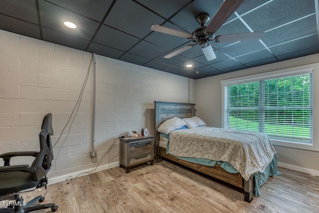 469 Grovemont Place, Piney Flats, TN 37686