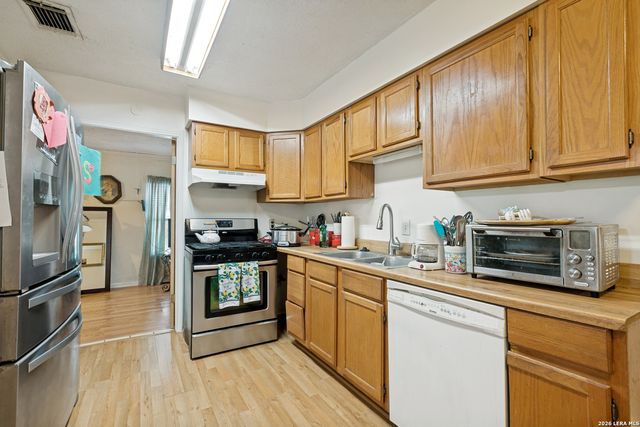 431 Kopplow, San Antonio, TX 78221