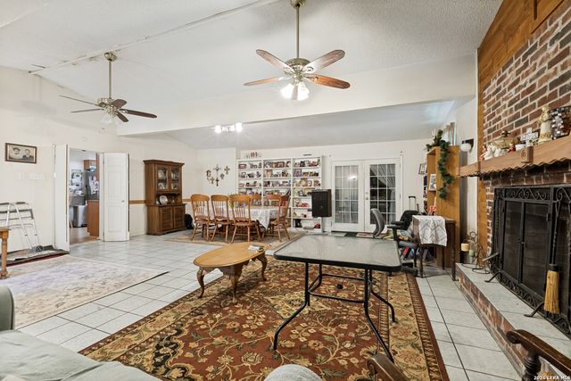 431 Kopplow, San Antonio, TX 78221