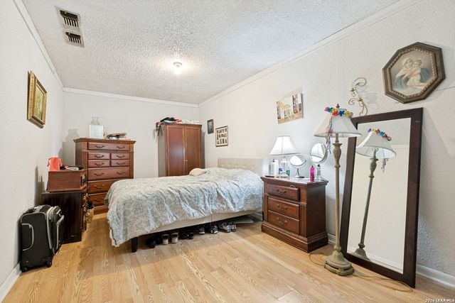 431 Kopplow, San Antonio, TX 78221