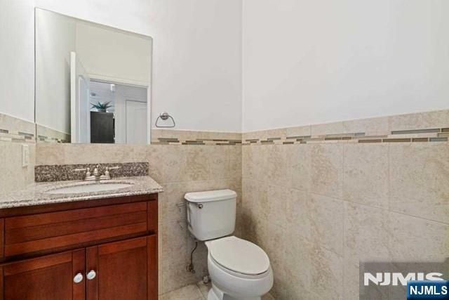 431 Aurora Avenue A, Cliffside Park, NJ 07010