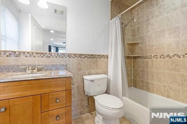 431 Aurora Avenue A, Cliffside Park, NJ 07010
