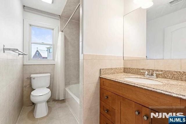 431 Aurora Avenue A, Cliffside Park, NJ 07010