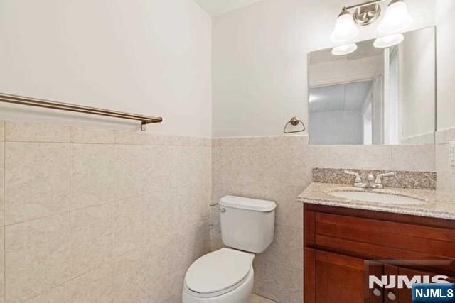 431 Aurora Avenue A, Cliffside Park, NJ 07010